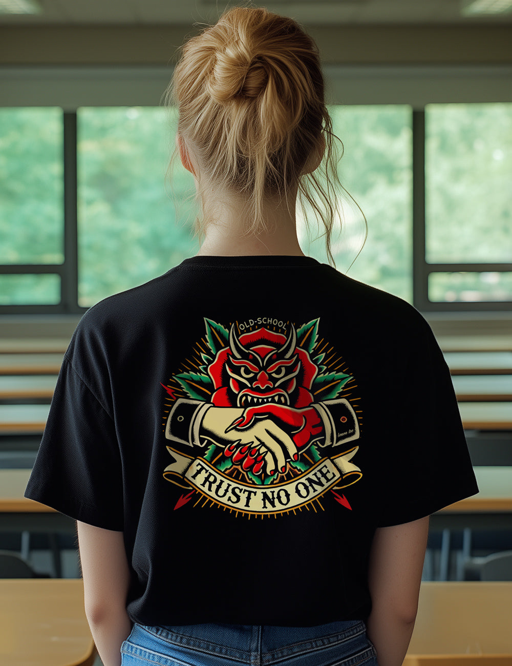 Camiseta Trust no one. L174 (Oversize).